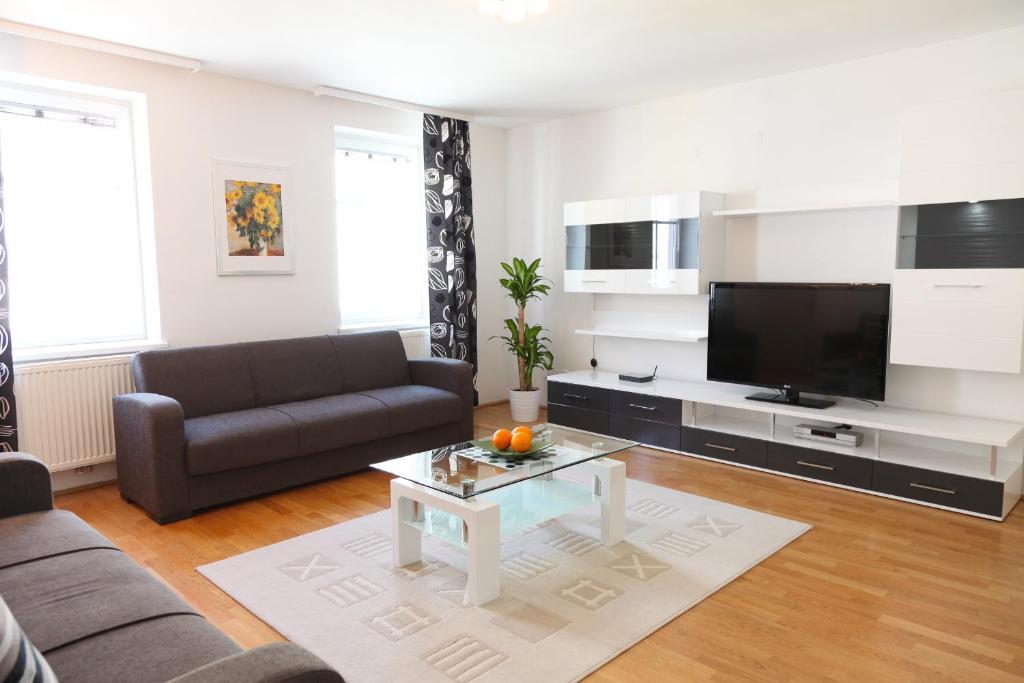 3 Rooms Sunny Apartments-Schoenbrunn, 100M2 With Balcony فيينا الغرفة الصورة