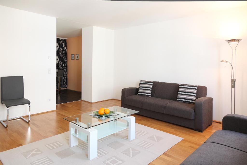 3 Rooms Sunny Apartments-Schoenbrunn, 100M2 With Balcony فيينا الغرفة الصورة