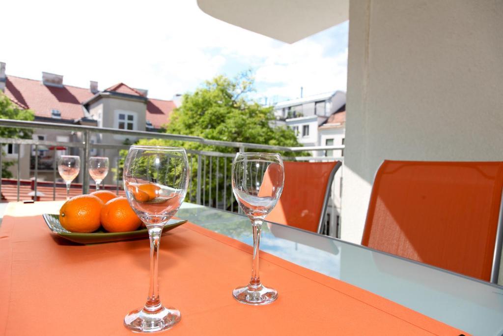 3 Rooms Sunny Apartments-Schoenbrunn, 100M2 With Balcony فيينا الغرفة الصورة